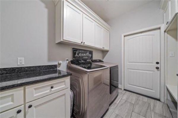 Building Photo - 3034 Oakdale Crossing Ct