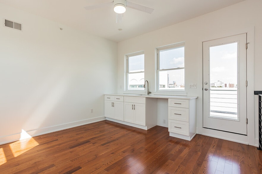 Bonus Room - 146 W Wildey St