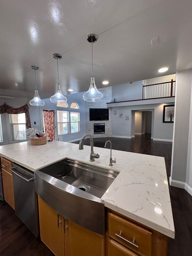 Building Photo - 5302 Doble Aguila Way