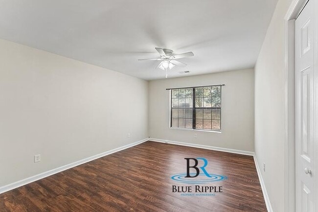 Building Photo - Spacious 3BR/2Bth Prime Smyrna Location on Dead End Street! Move in Special