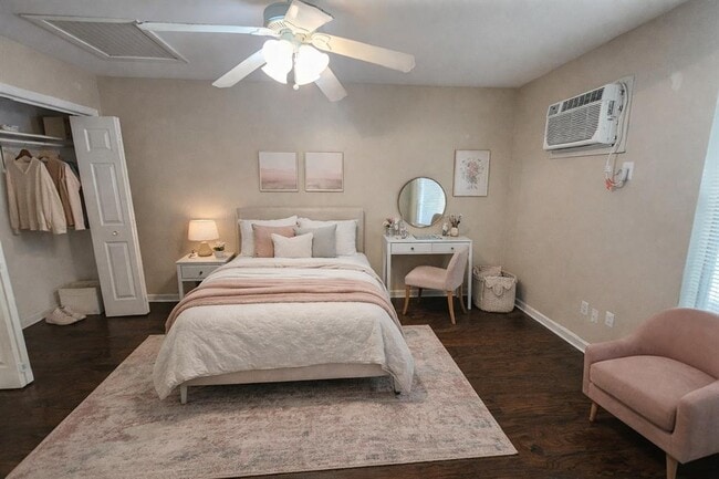 Building Photo - 610 Genard St