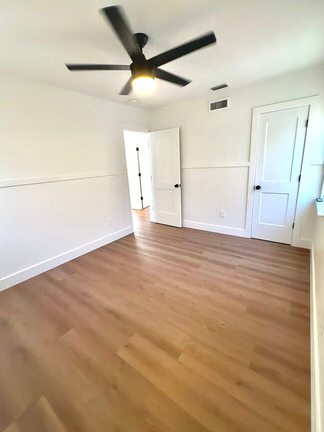 Building Photo - 1050 Nokomis St