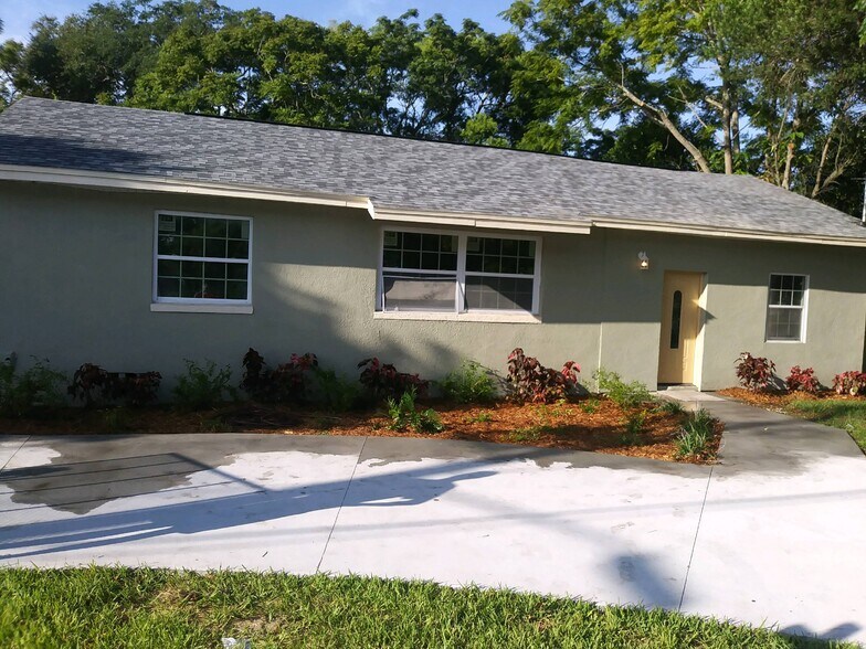 Building Photo - 324 Seminola Blvd
