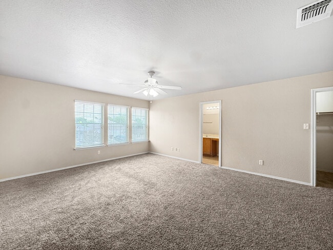 Building Photo - 8211 Heights Valley