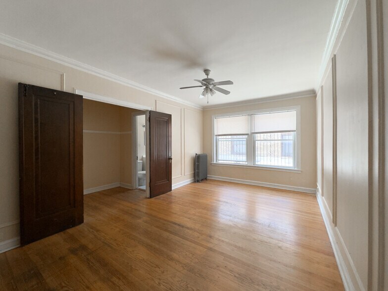 Building Photo - 1211 W Elmdale Ave