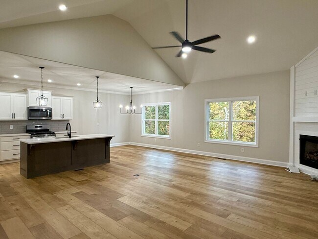 Building Photo - Short term Rental Home!
