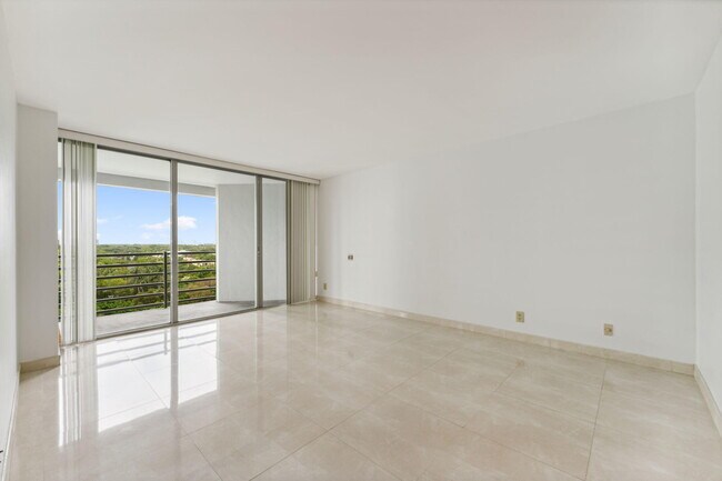 Building Photo - 2025 Brickell Ave