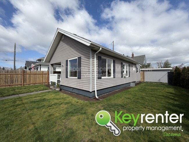 Building Photo - 2601 S 53rd St