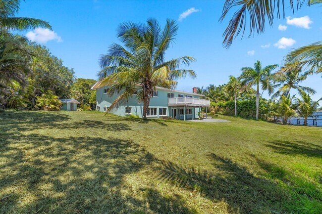 Building Photo - 850 NE Ixora Dr