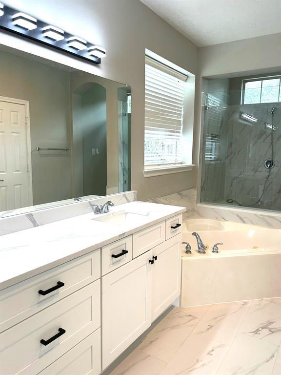 Building Photo - 10906 Castle Peak Dr