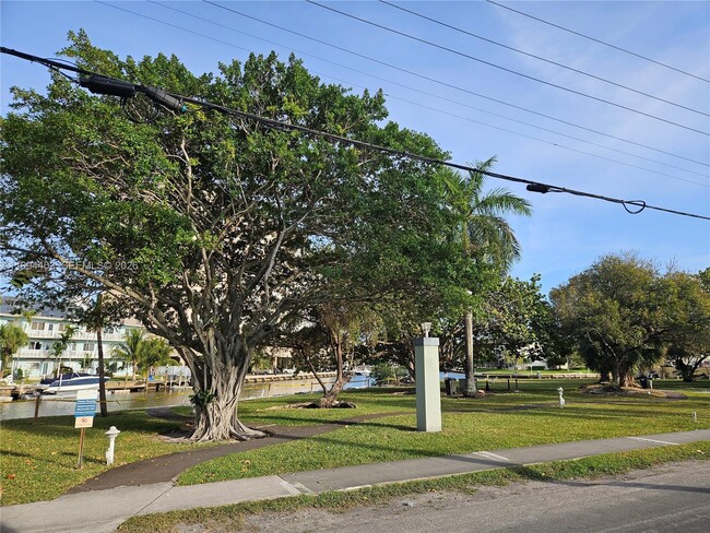 Building Photo - 250 Layne Blvd