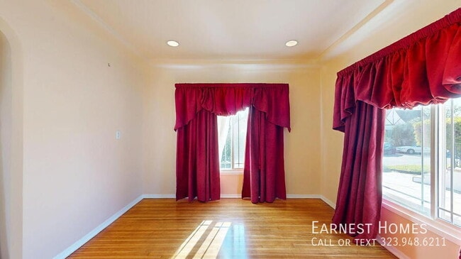 Building Photo - 517 E Chestnut St