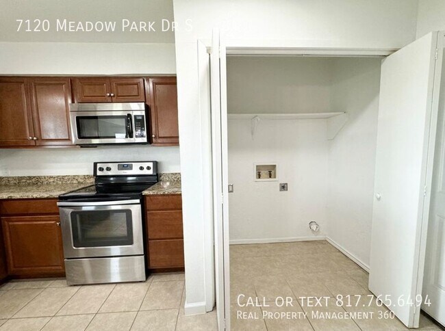 Building Photo - Freshly updated North Richland Hills home ...