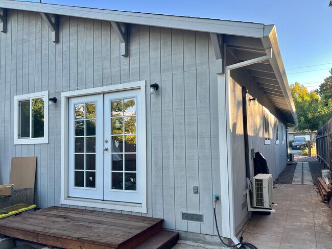 Building Photo - 316 Hardister Dr