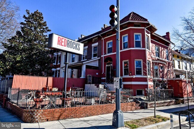 Building Photo - 625 Park Rd NW