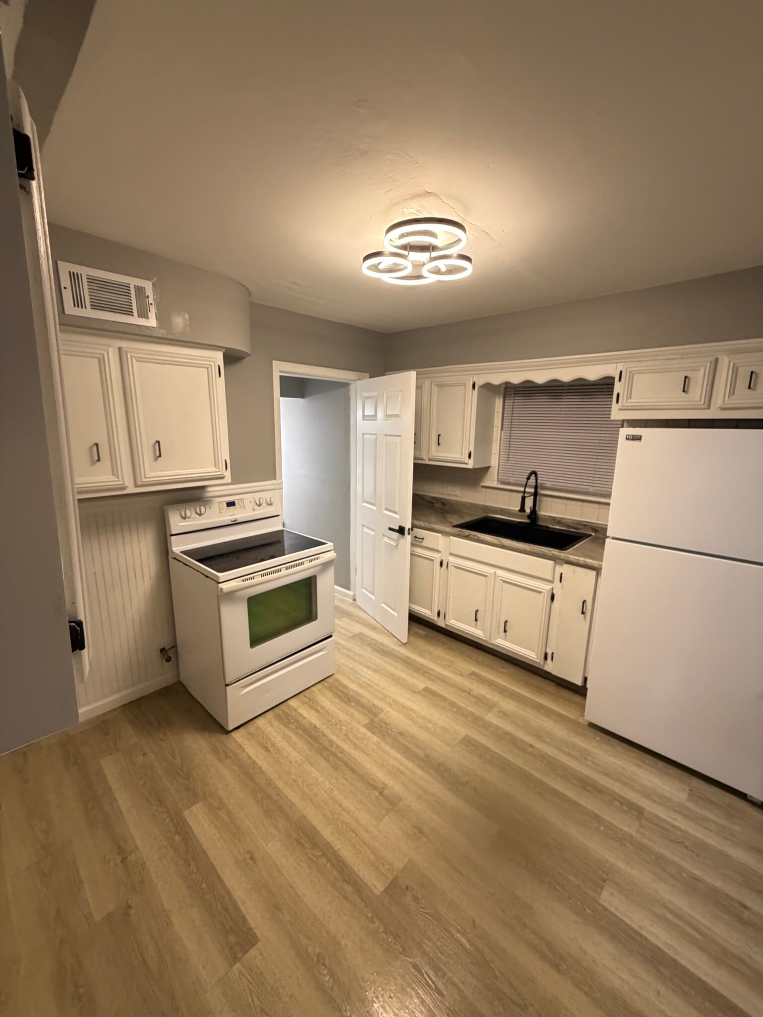 Building Photo - 7805 Central Ave