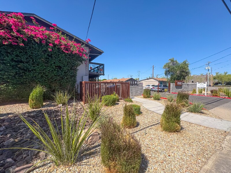 Building Photo - 1110 E Highland Ave