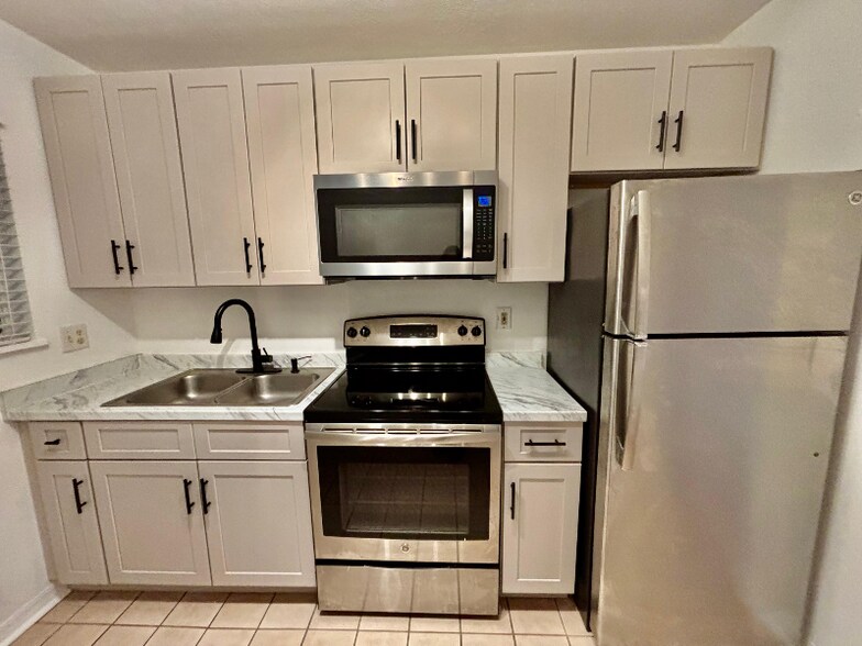 Building Photo - 24 Oriole Cir