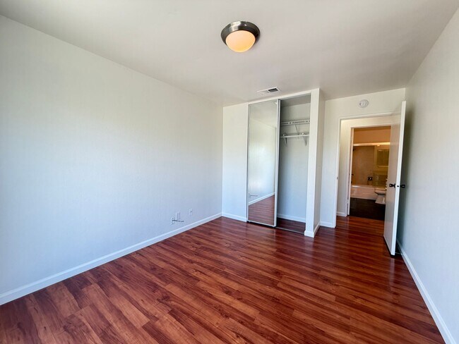 Building Photo - 3555 Magnolia Dr