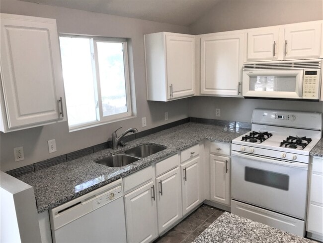 Building Photo - Move-in special offer!!! SW Omaha Charmer,...