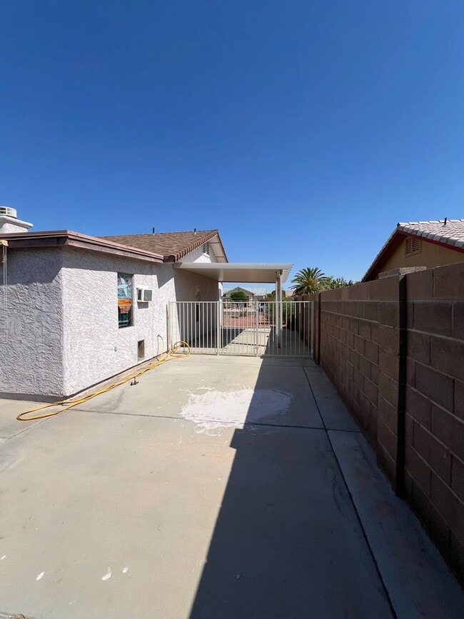 Building Photo - 3 BEDROOM HOME IN THE FOOTHILLS WITH A SPA!