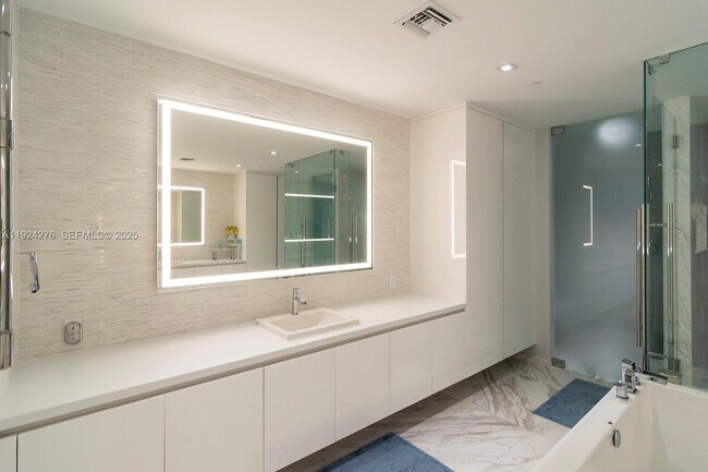 Building Photo - 701 N Fort Lauderdale Beach Blvd