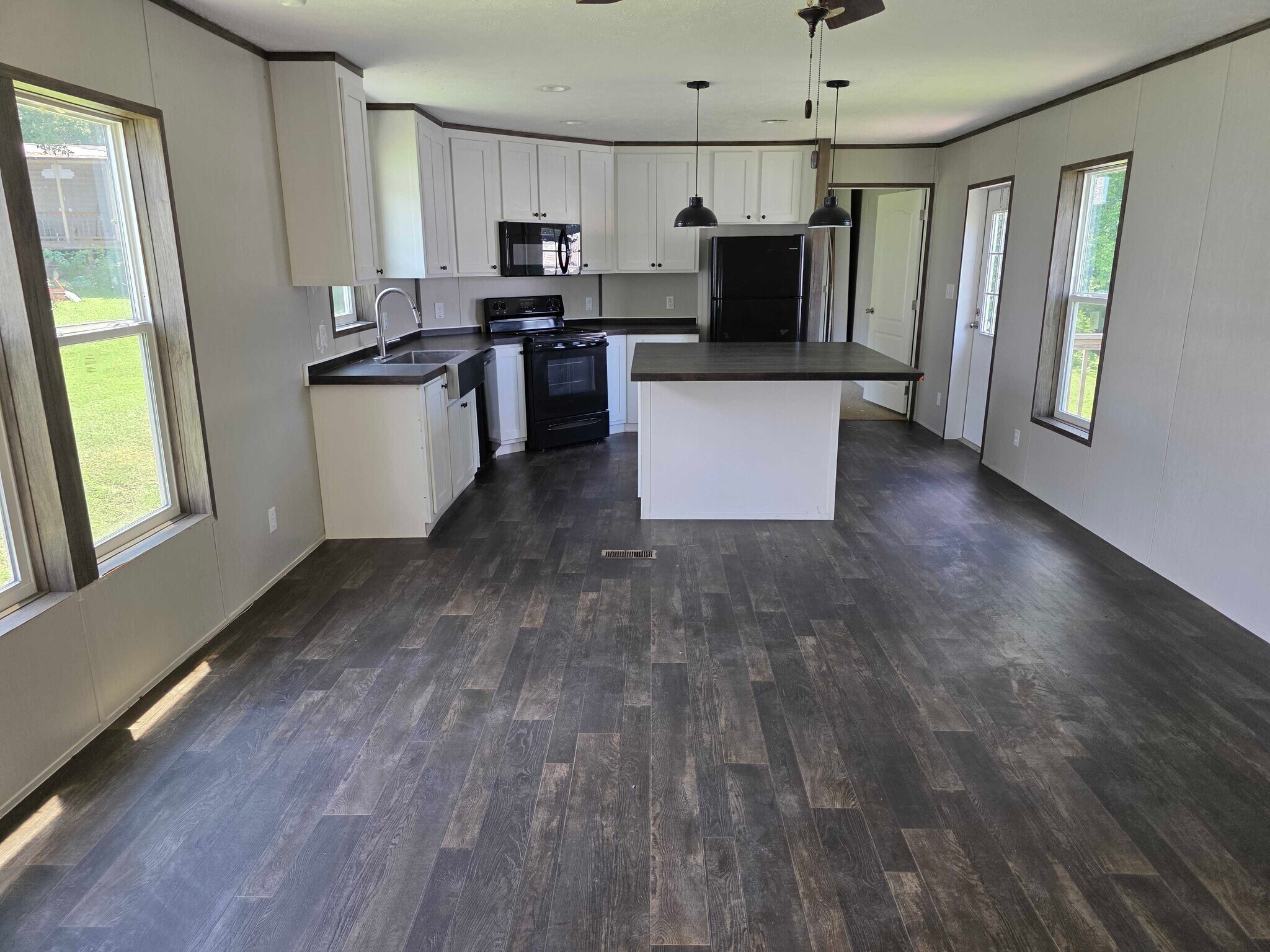 Building Photo - 4049 Trout Ln