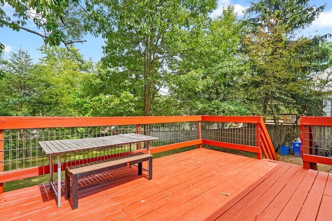 Building Photo - 2 Bed 1 Bath - Takoma Park Cottage- Large ...