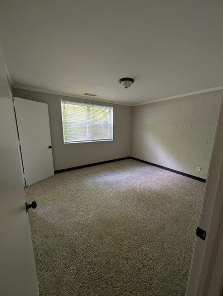 Building Photo - 2209 Morehead Ave