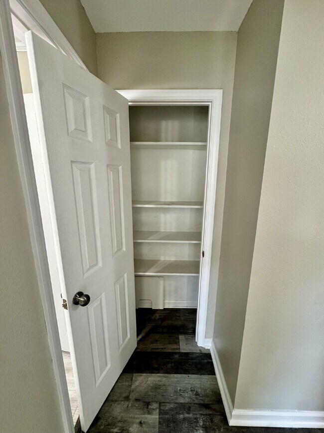 Building Photo - FRESHLY PAINTED 4 bedroom home in Lynn Haven!