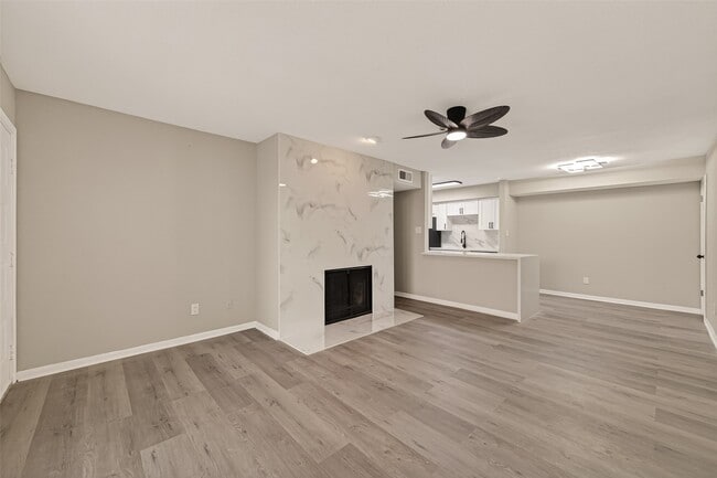 Building Photo - 1860 White Oak Dr