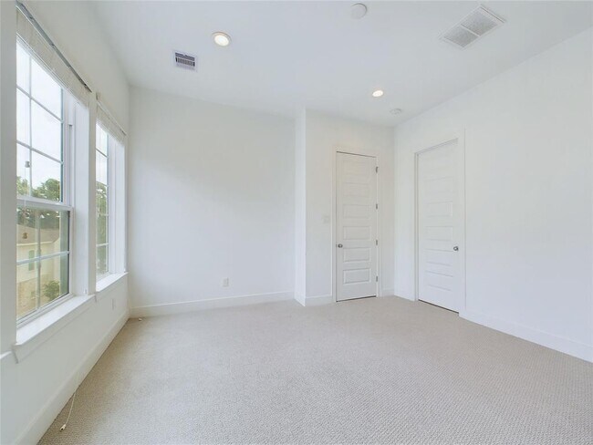 Building Photo - 7715 Westside Villas Ln