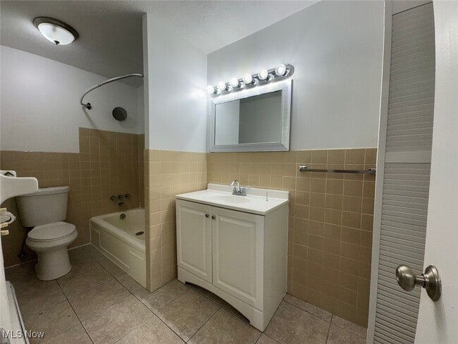 Building Photo - 12050 Lake Ave