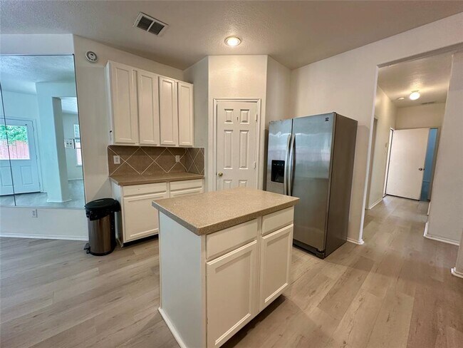 Building Photo - 951 Doire Dr