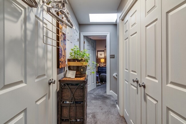 Building Photo - 1986 Eastend Dr