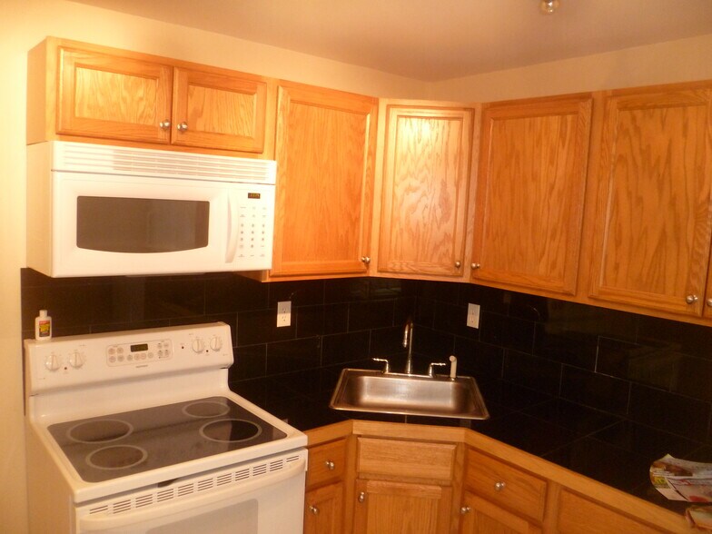 Primary Photo - 302 Silver St