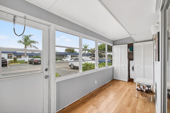 Building Photo - 213 Waterford Cresent