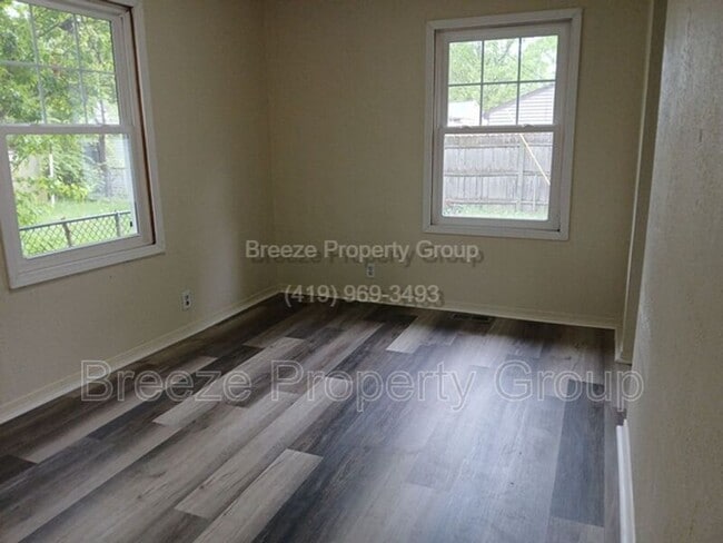 Building Photo - 560 Williamsville Ave
