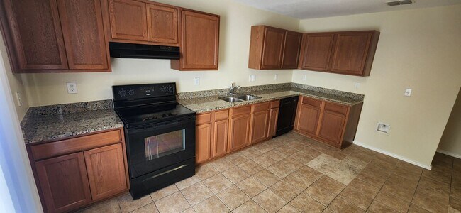 Building Photo - Heritage Park Community-3Bedroom, 2.5 Bathroom-