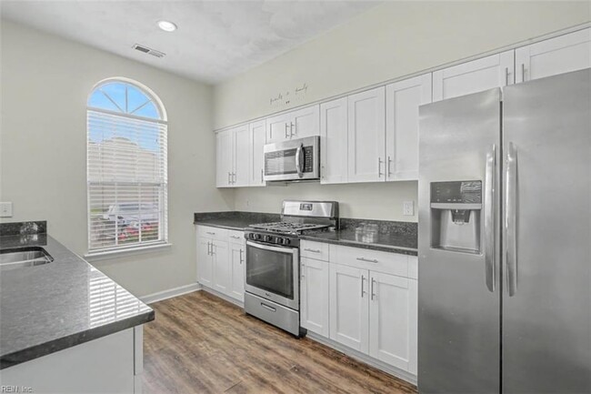 Building Photo - 601 Huntly Dr