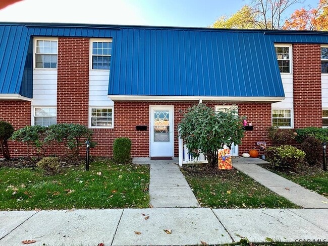 Primary Photo - 1030 Tener St