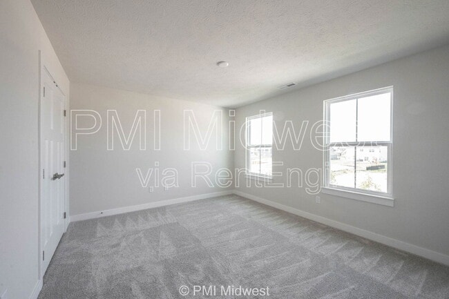 Building Photo - 581 Roosevelt St