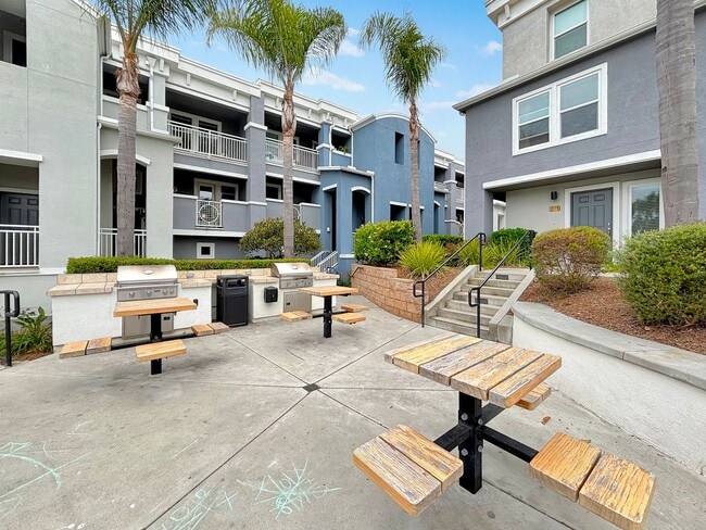 Building Photo - SD: Bright 2BD/2.5BA Townhome in Point Loma with Fireplace, Private Balcony & Tandem Garage