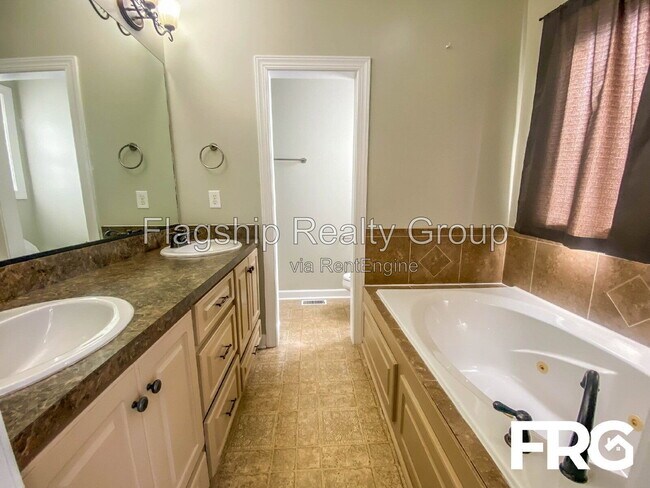 Building Photo - 101 Autumn Ridge Dr