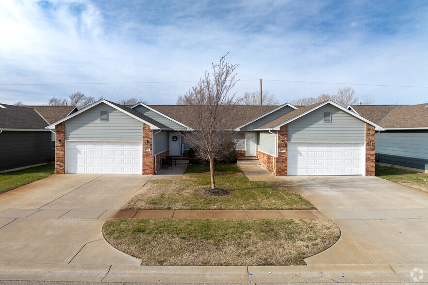 Primary Photo - Lakeside Townhomes