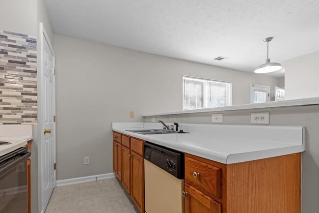 Building Photo - 2284 Oakland Spring Dr