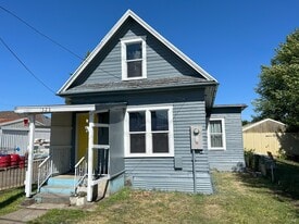 Building Photo - 323 8th St