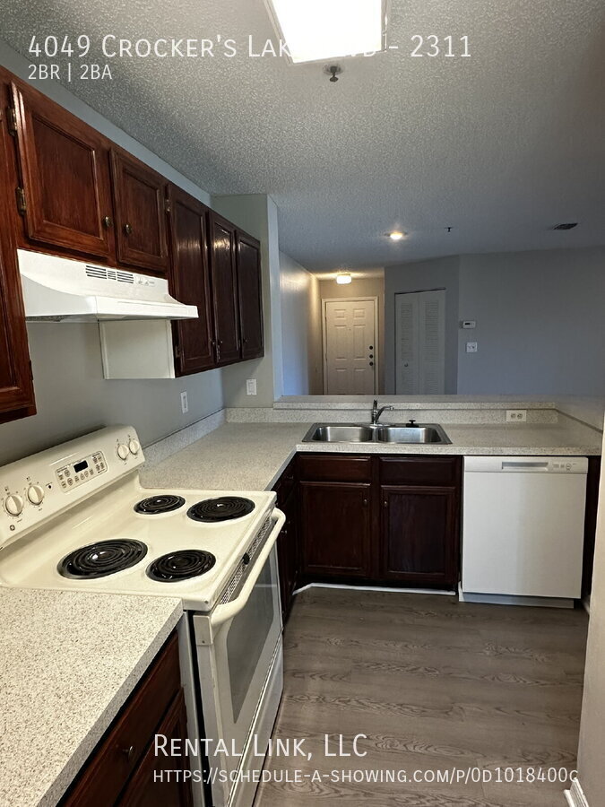 Building Photo - 4049 Crockers Lake Blvd