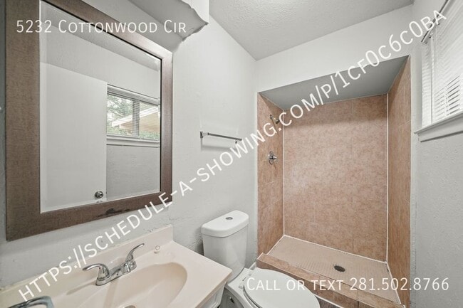 Building Photo - 5232 Cottonwood Cir