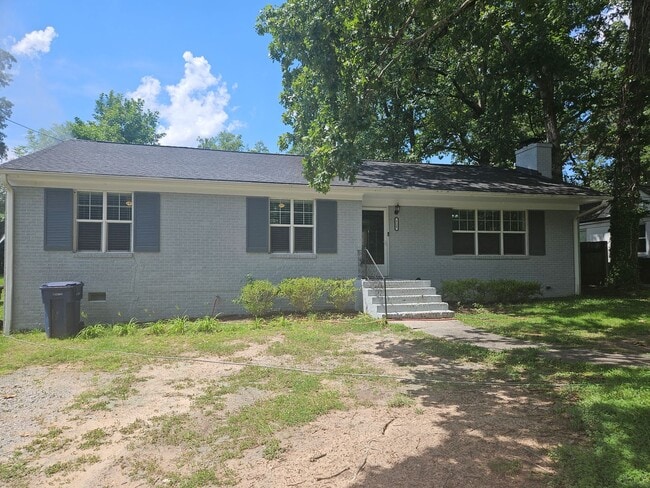 Primary Photo - NEW LISTING!!!!!